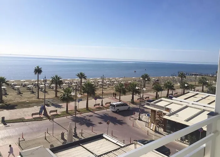 Larnaka Seaview Luxury Suites